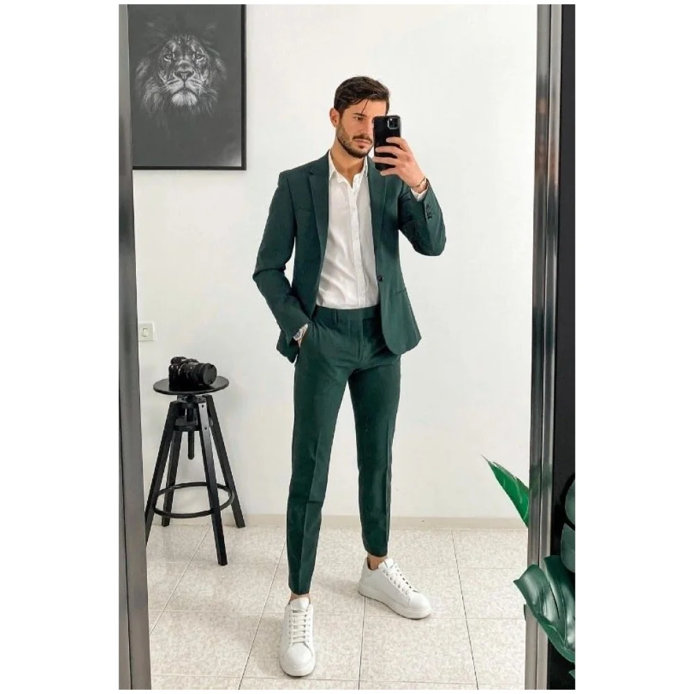 Wholesale Custom 70%Wool 3 Pieces Office Suits for Men Slim Fit Checks Coat  Pant Men Wedding Suits - China Suit and Men Suit price | Made-in-China.com